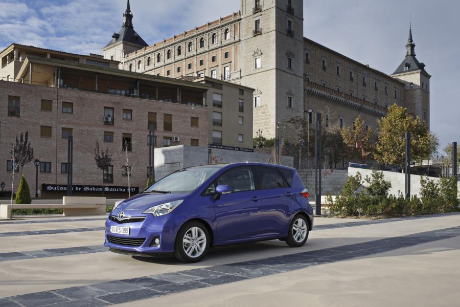  Toyota Verso-S 2010 года  (фото 71 из 109)